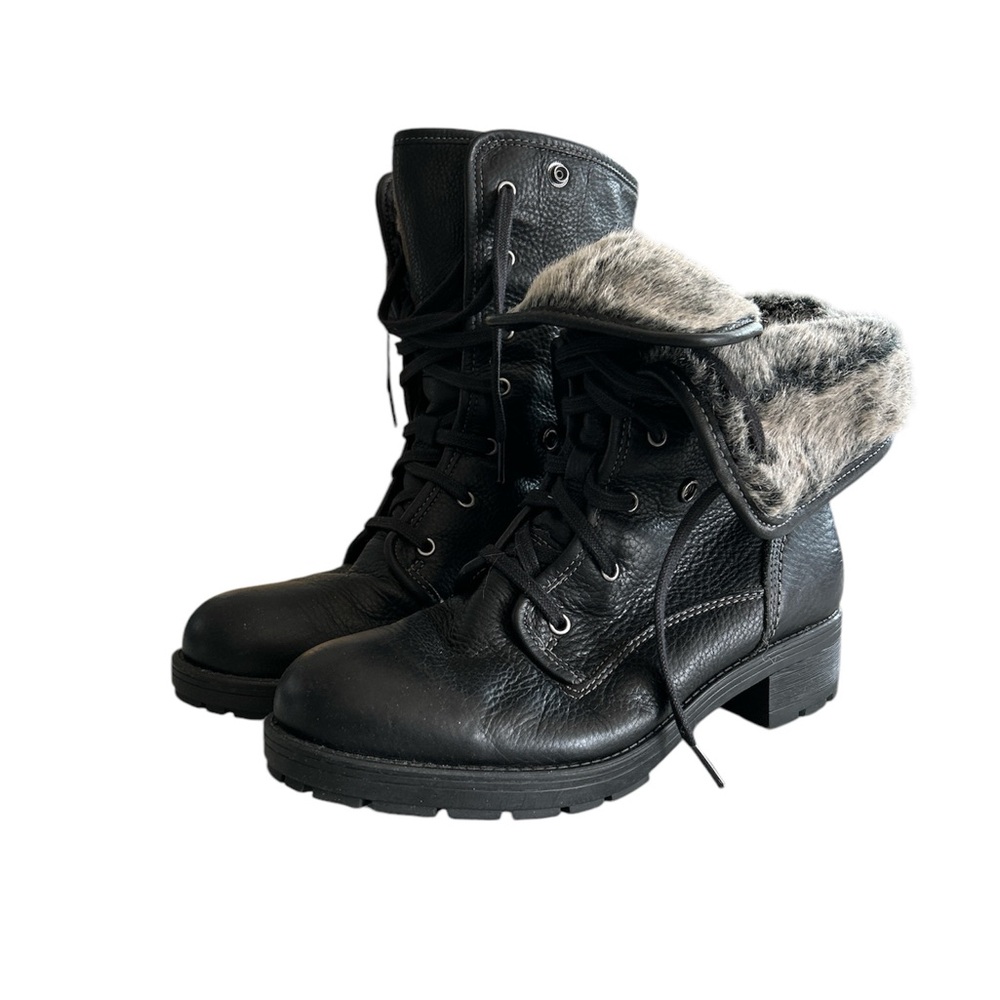 Clarks leather boots with fold down fur detail